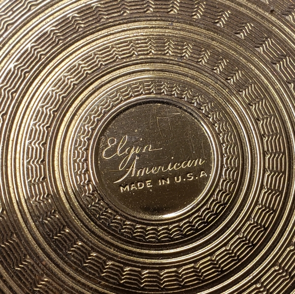 Vintage Elgin American Etched Compact - Picture 6 of 10